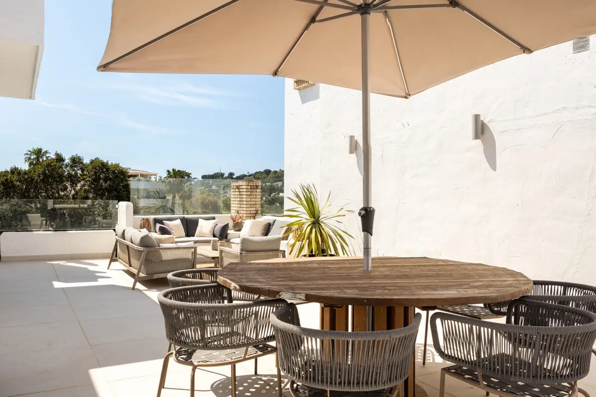Middle Floor Apartment for sale in Nueva Andalucía — photo 1