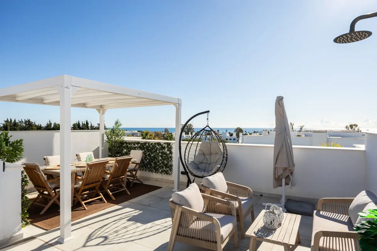 Townhouse for sale in Estepona — photo 1