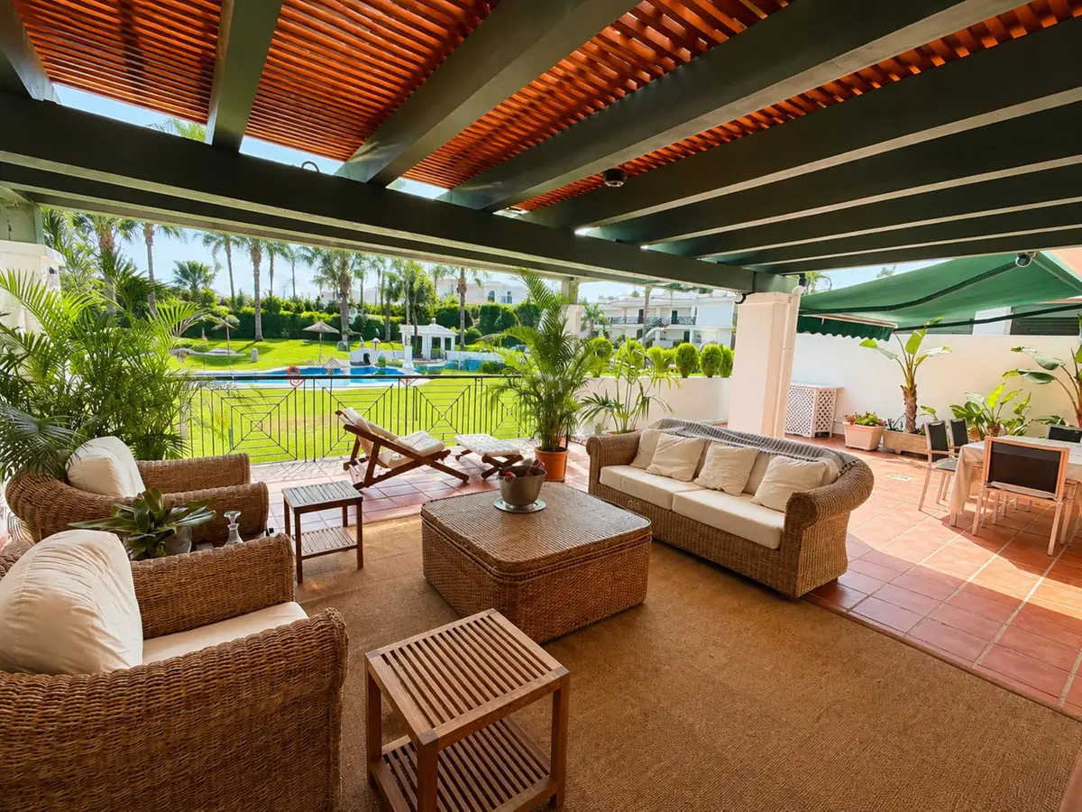 Middle Floor Apartment for sale in Nueva Andalucía — photo 1
