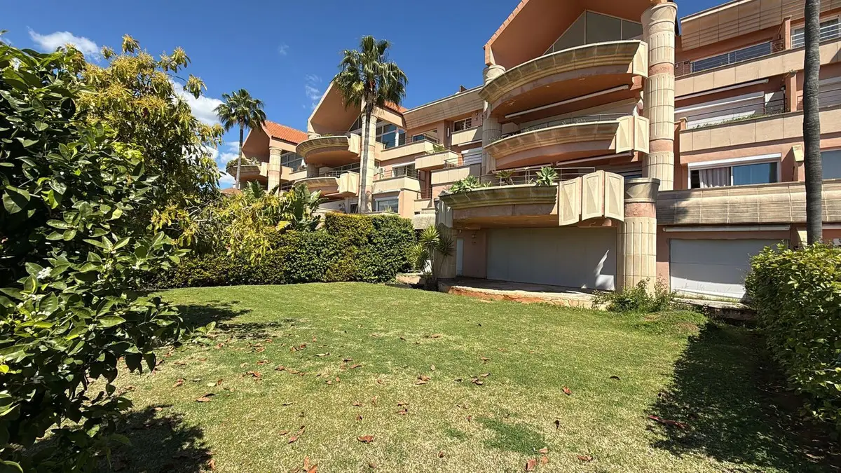 Ground Floor Apartment for sale in Nueva Andalucía — photo 1