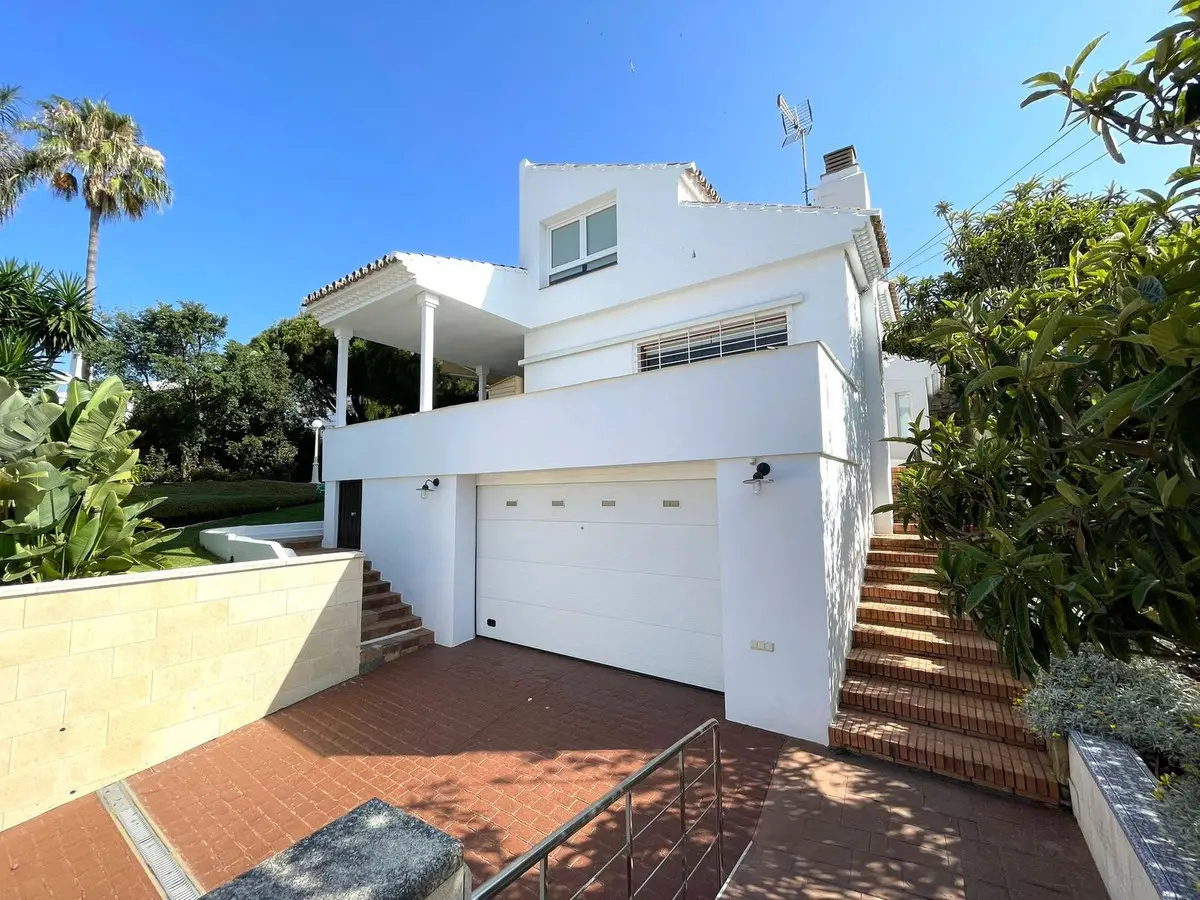 Detached Villa for sale in Estepona — photo 1