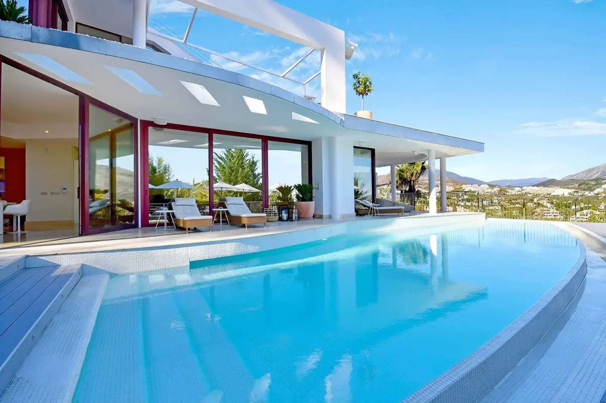 Detached Villa for sale in Nueva Andalucía — photo 1