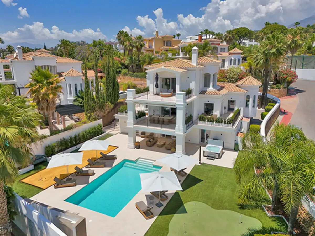 Detached Villa for sale in Nueva Andalucía — photo 1