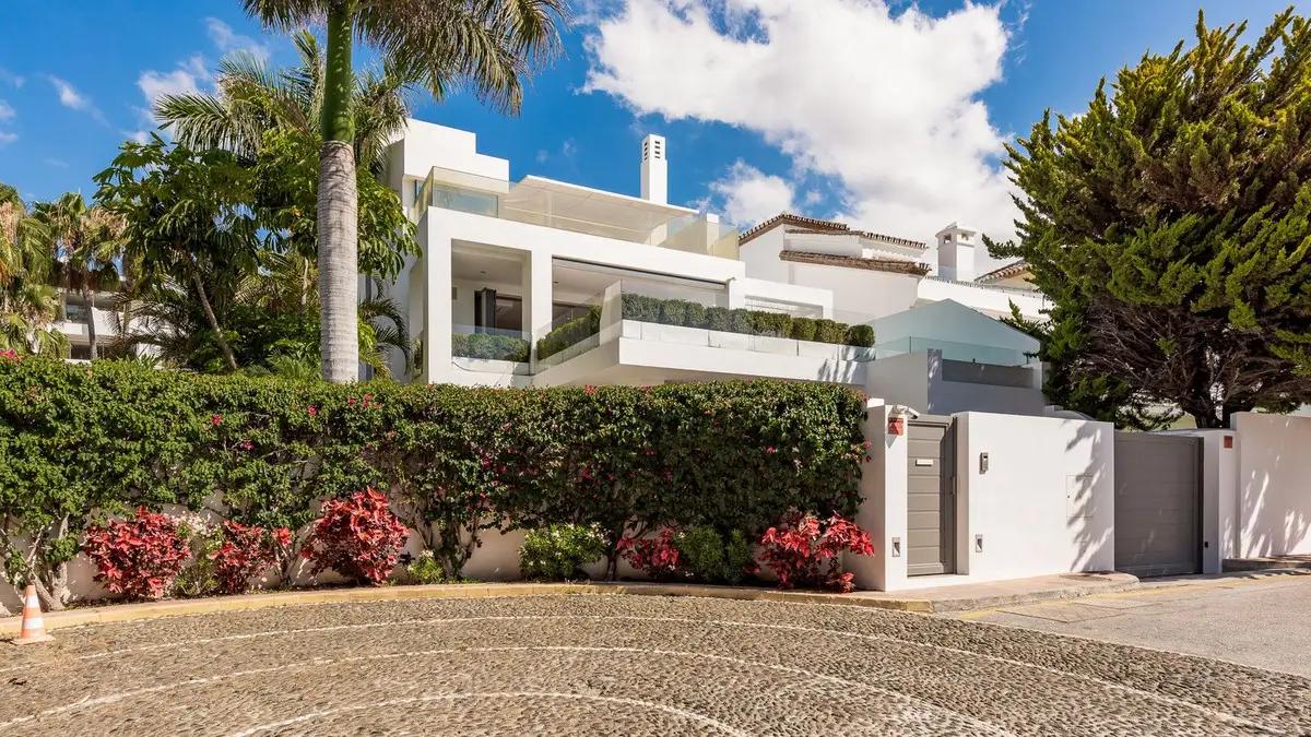 Detached Villa for sale in The Golden Mile — photo 1