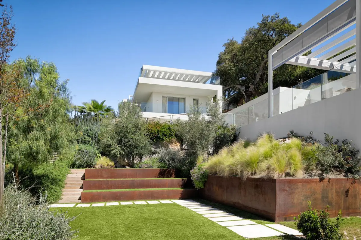 Detached Villa for sale in Elviria — photo 1