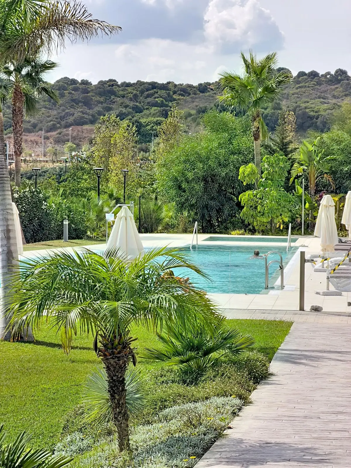 Middle Floor Apartment for sale in Estepona — photo 1