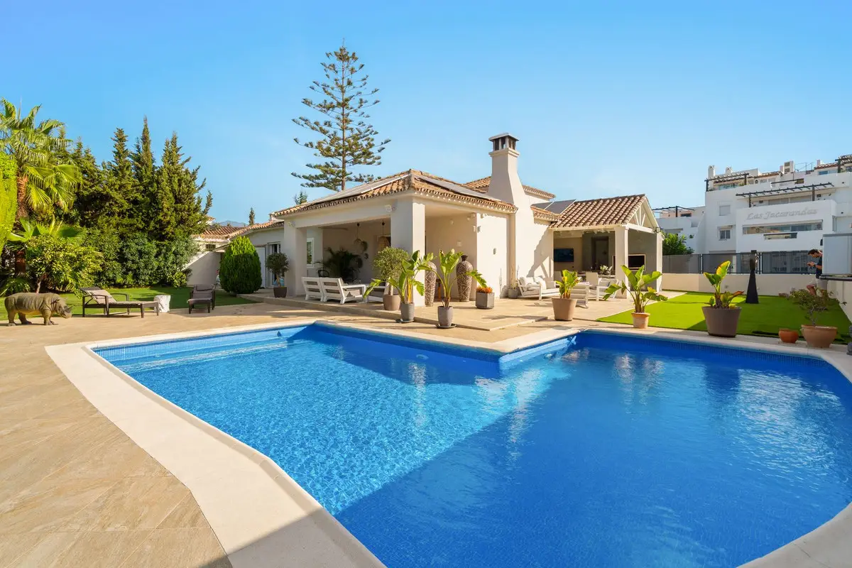 Detached Villa for sale in Estepona — photo 1