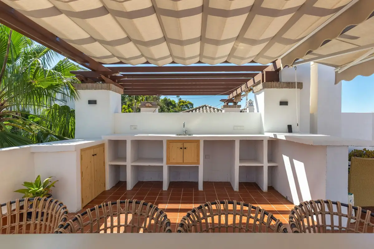 Penthouse for sale in Benahavís — photo 1