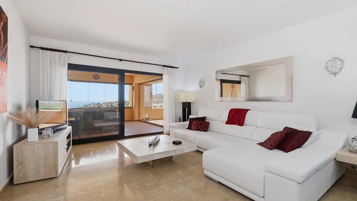 Middle Floor Apartment for sale in San Luis de Sabinillas — photo 1