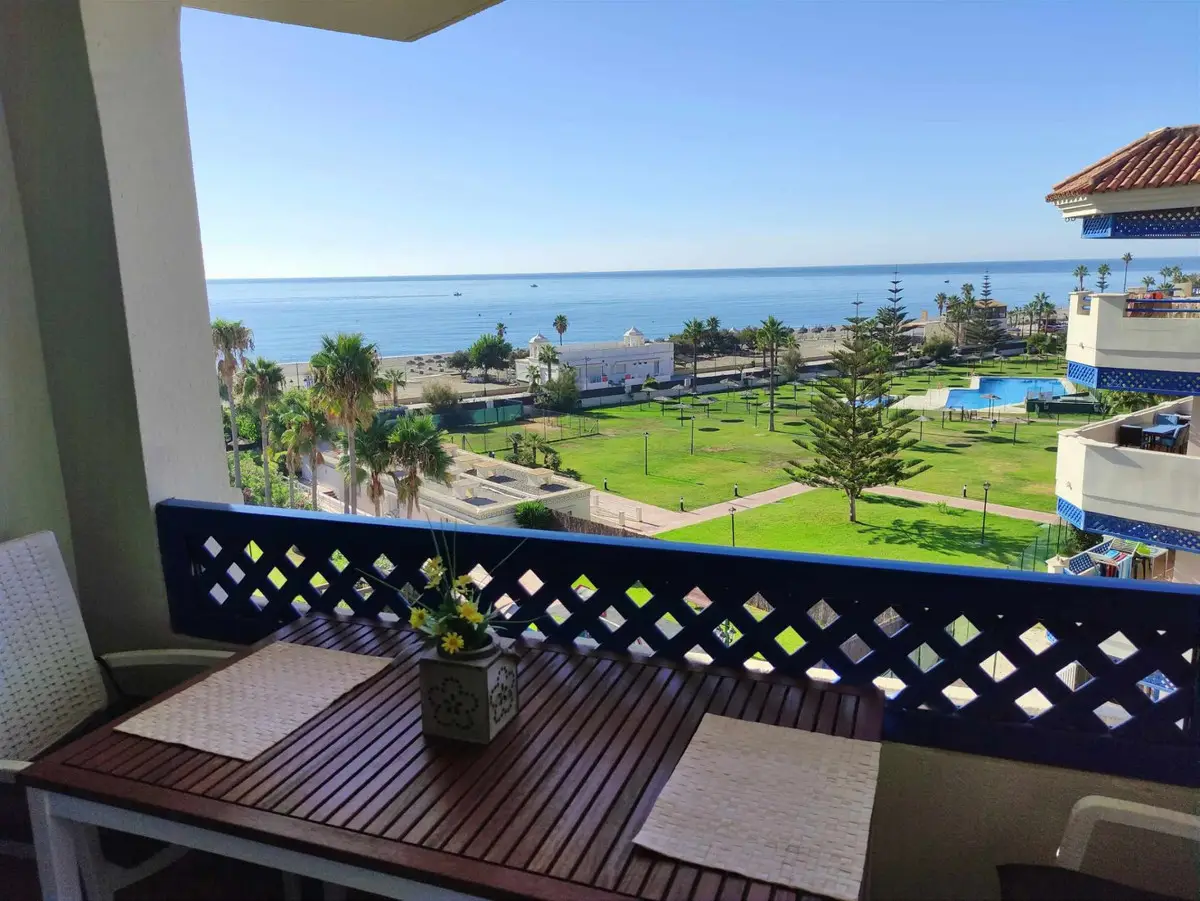 Middle Floor Apartment for sale in San Luis de Sabinillas — photo 1
