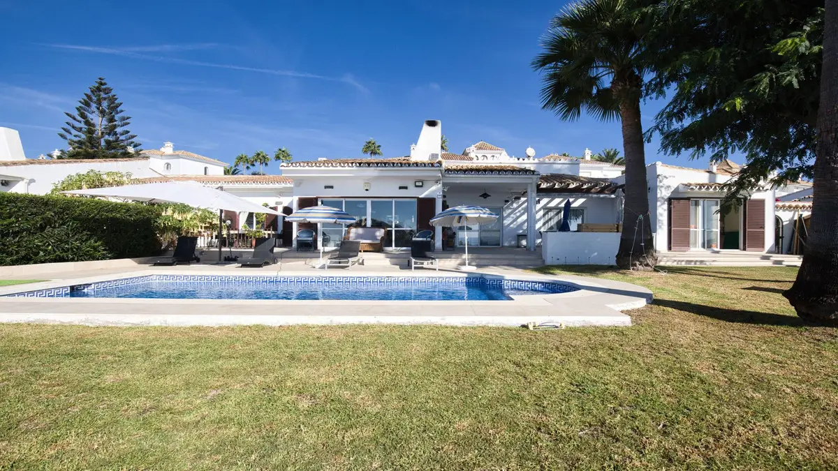Semi-Detached House for sale in La Duquesa — photo 1