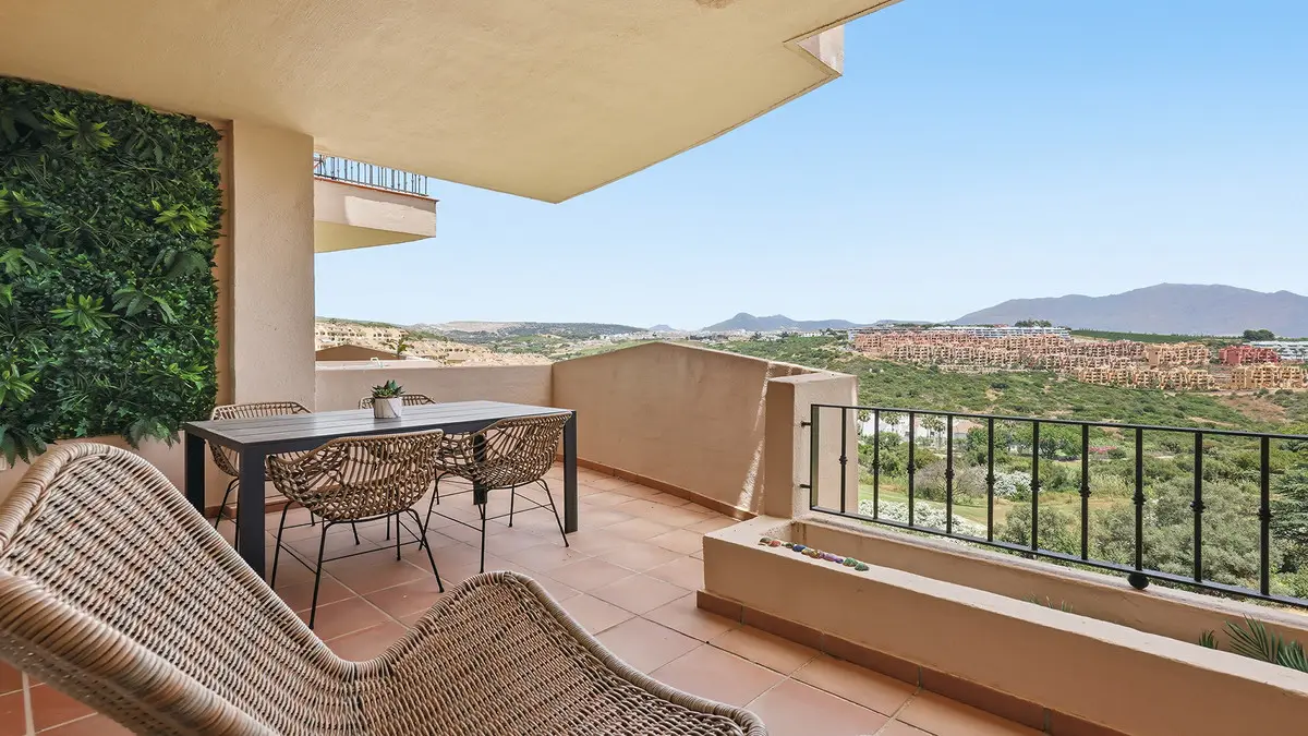 Middle Floor Apartment for sale in La Duquesa — photo 1