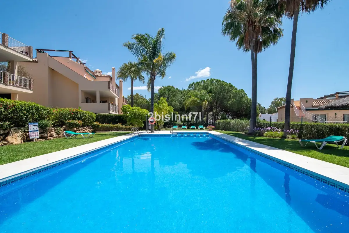Middle Floor Apartment for sale in Nueva Andalucía — photo 1