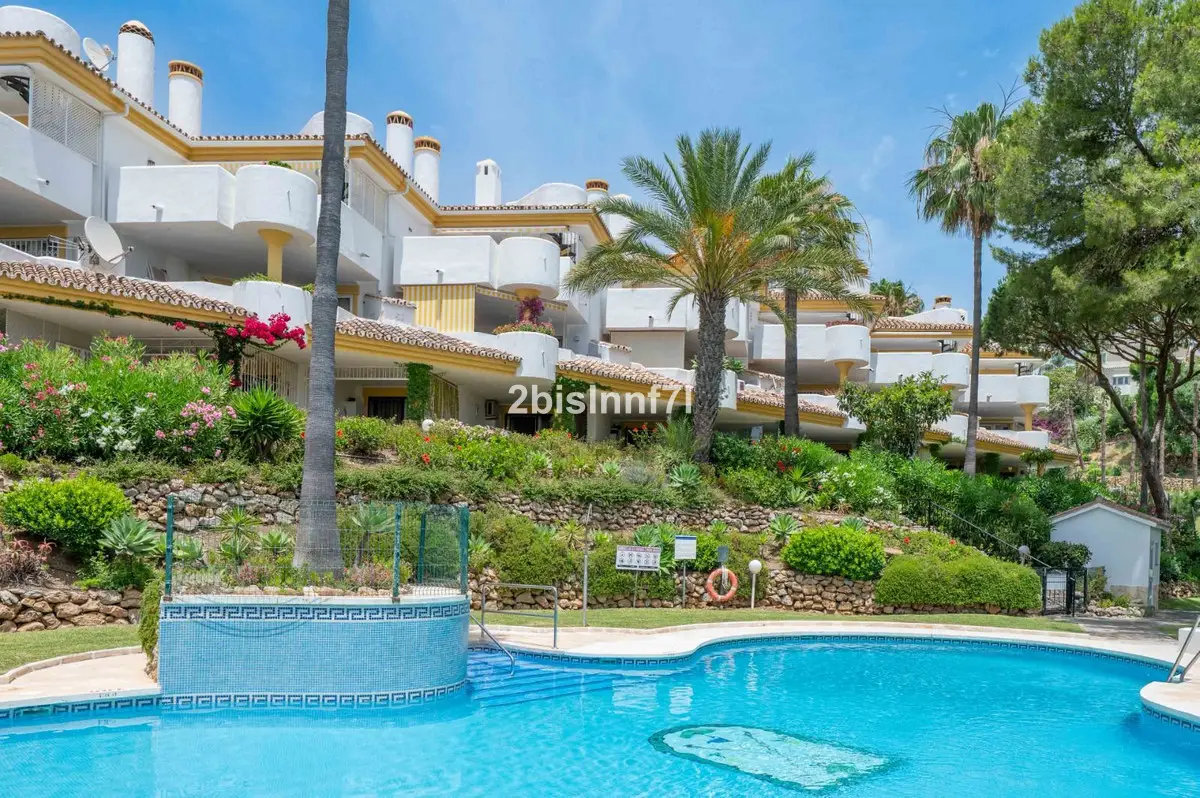 Penthouse for sale in Calahonda — photo 1