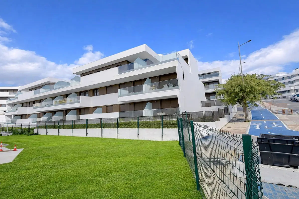Middle Floor Apartment for sale in Estepona — photo 1