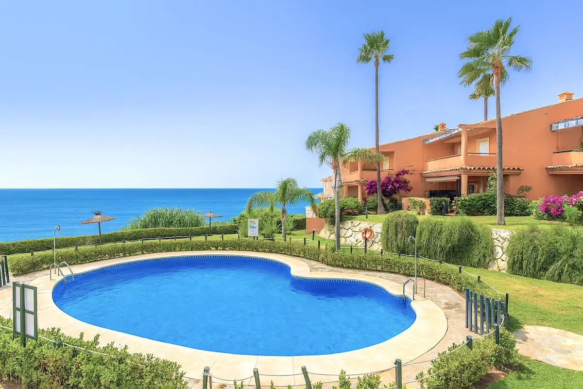Townhouse for sale in Estepona — photo 1