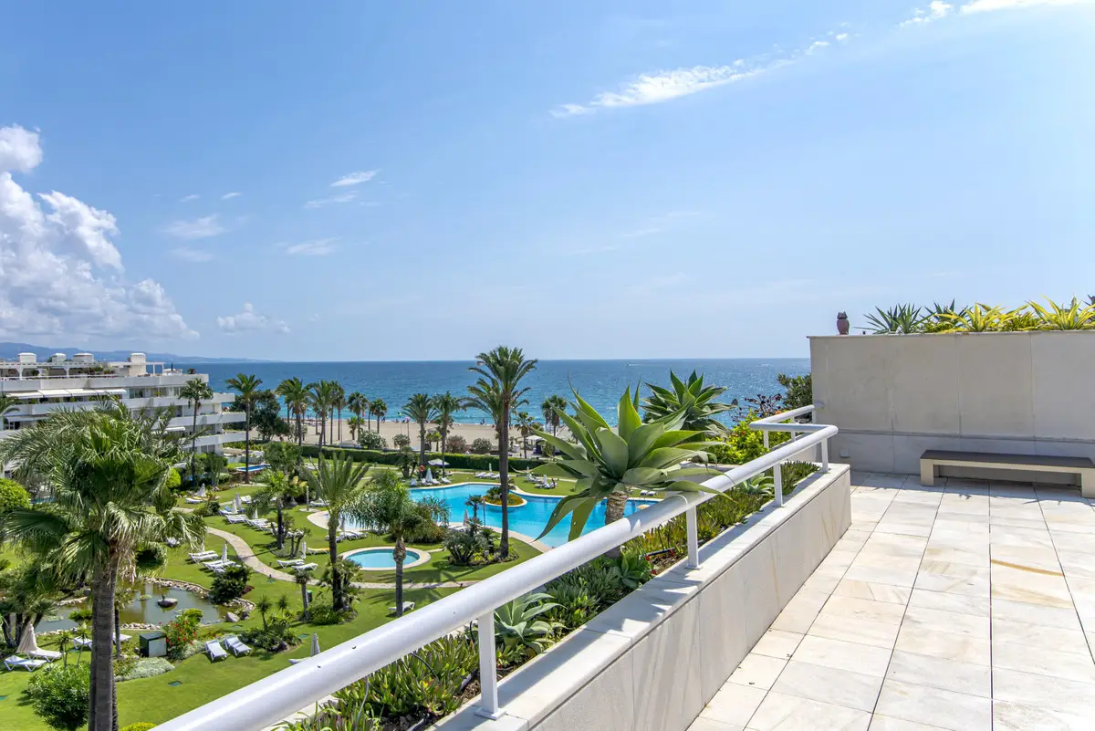 Penthouse for sale in Puerto Banús — photo 1