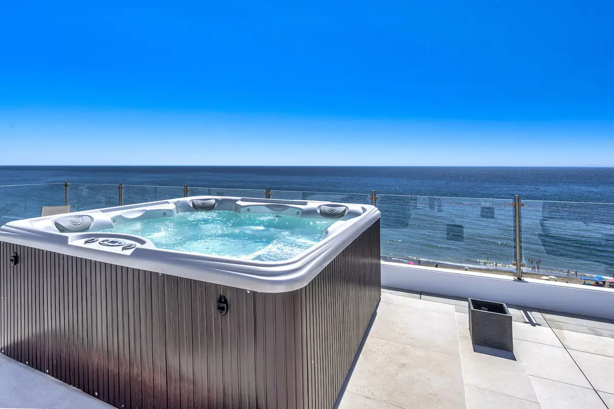 Penthouse for sale in Estepona — photo 1