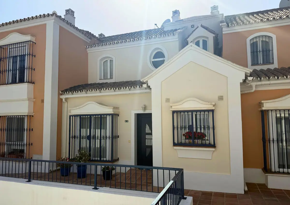 Townhouse for sale in Nueva Andalucía — photo 1