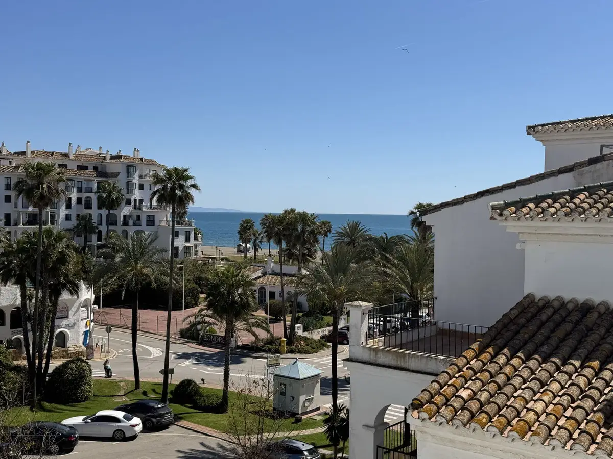 Top Floor Apartment for sale in La Duquesa — photo 1