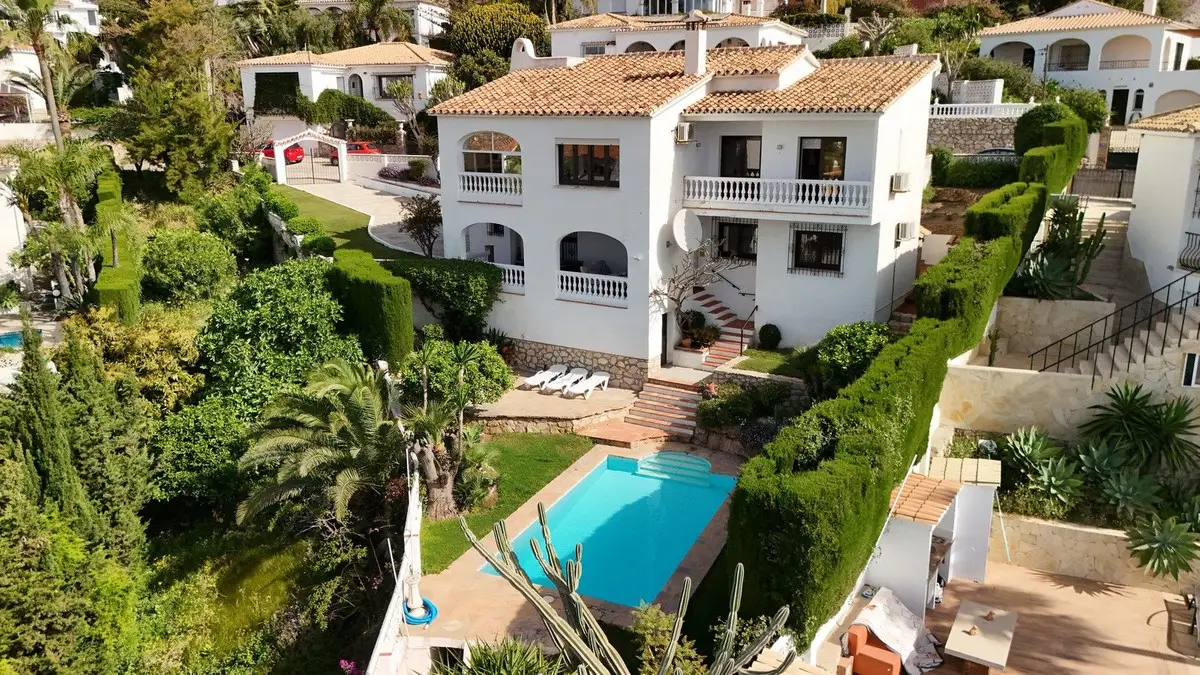 Villa independiente en venta en Benalmádena — foto 1