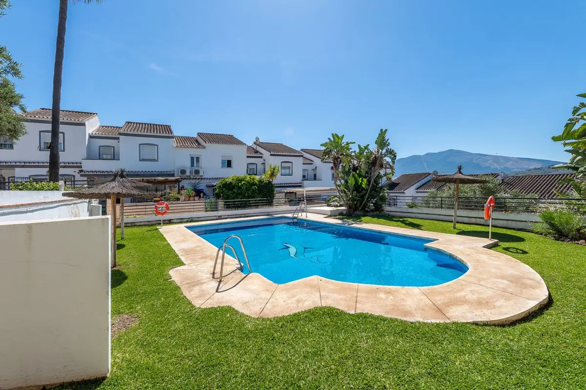 Townhouse for sale in Coín — photo 1