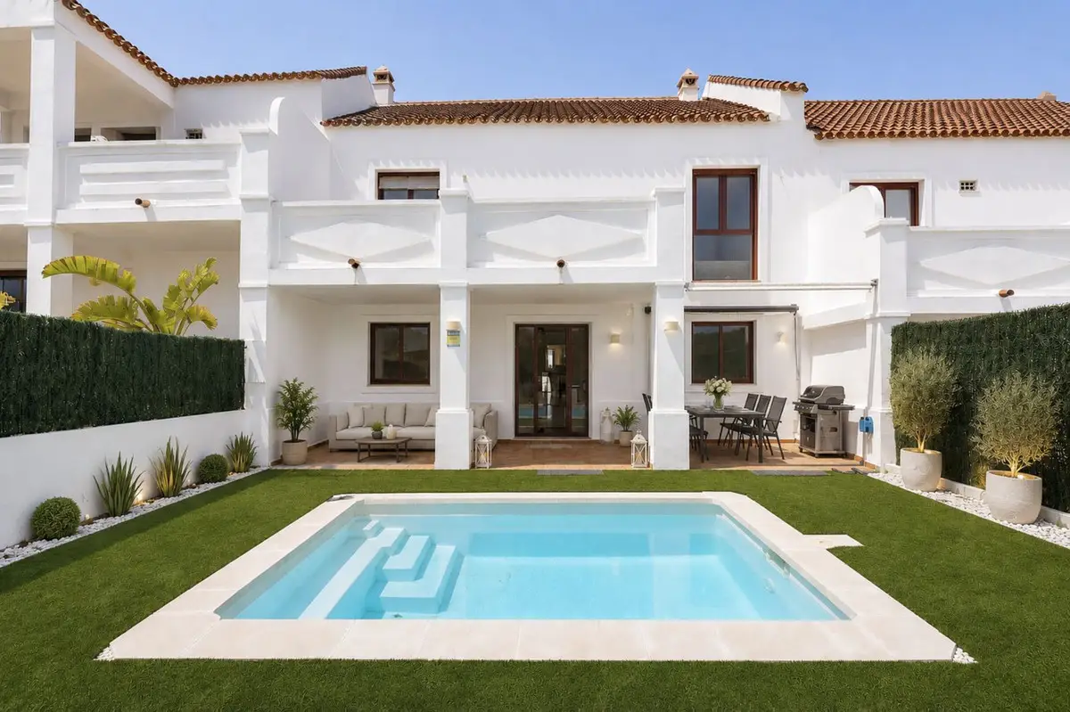 Townhouse for sale in Doña Julia — photo 1