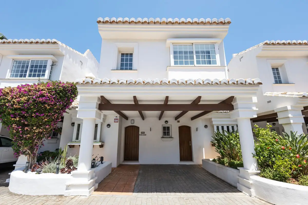 Townhouse for sale in Riviera del Sol — photo 1