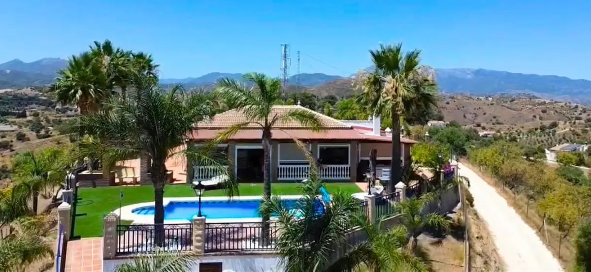 Finca - Cortijo for sale in Coín — photo 1