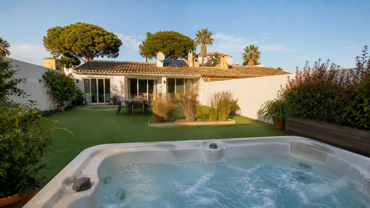 Semi-Detached House for sale in Calahonda — photo 1