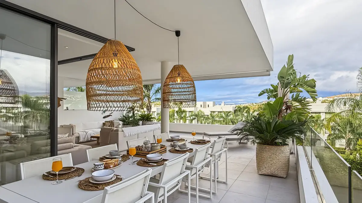 Middle Floor Apartment for sale in Estepona — photo 1
