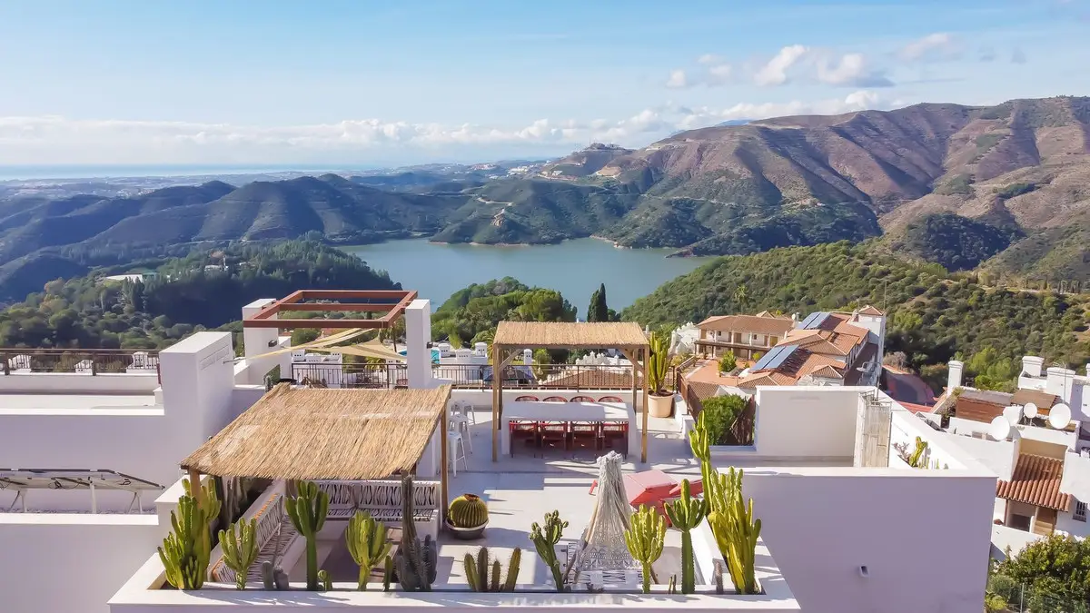 Penthouse for sale in Istán — photo 1