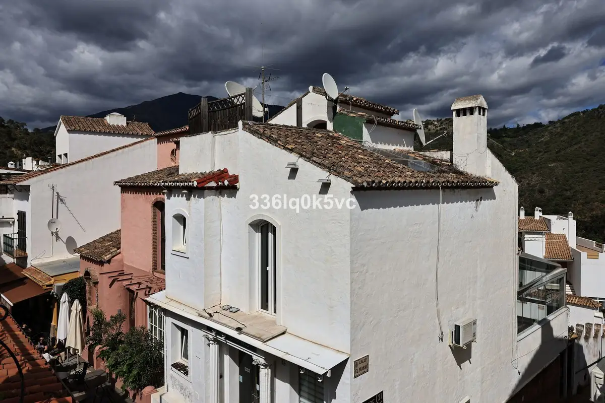 Townhouse for sale in Benahavís — photo 1