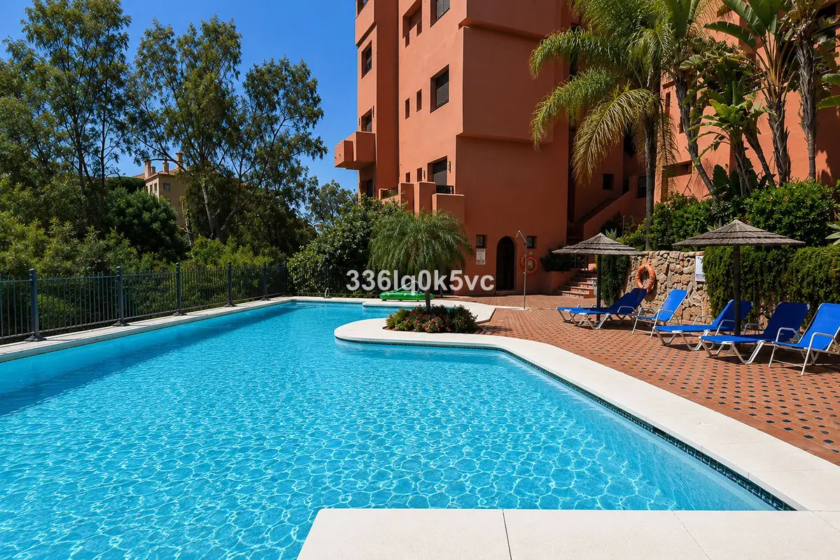 Middle Floor Apartment for sale in Benahavís — photo 1
