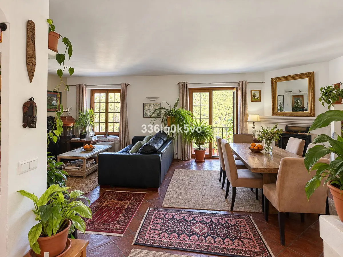 Top Floor Apartment for sale in Benahavís — photo 1