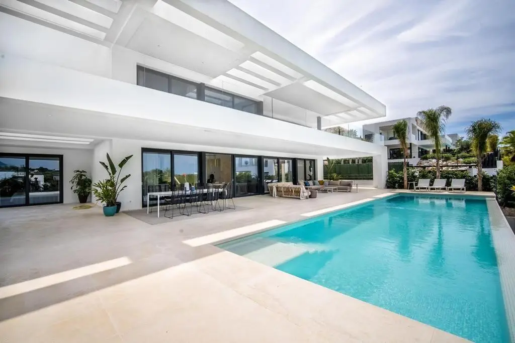 Detached Villa for sale in Nueva Andalucía — photo 1