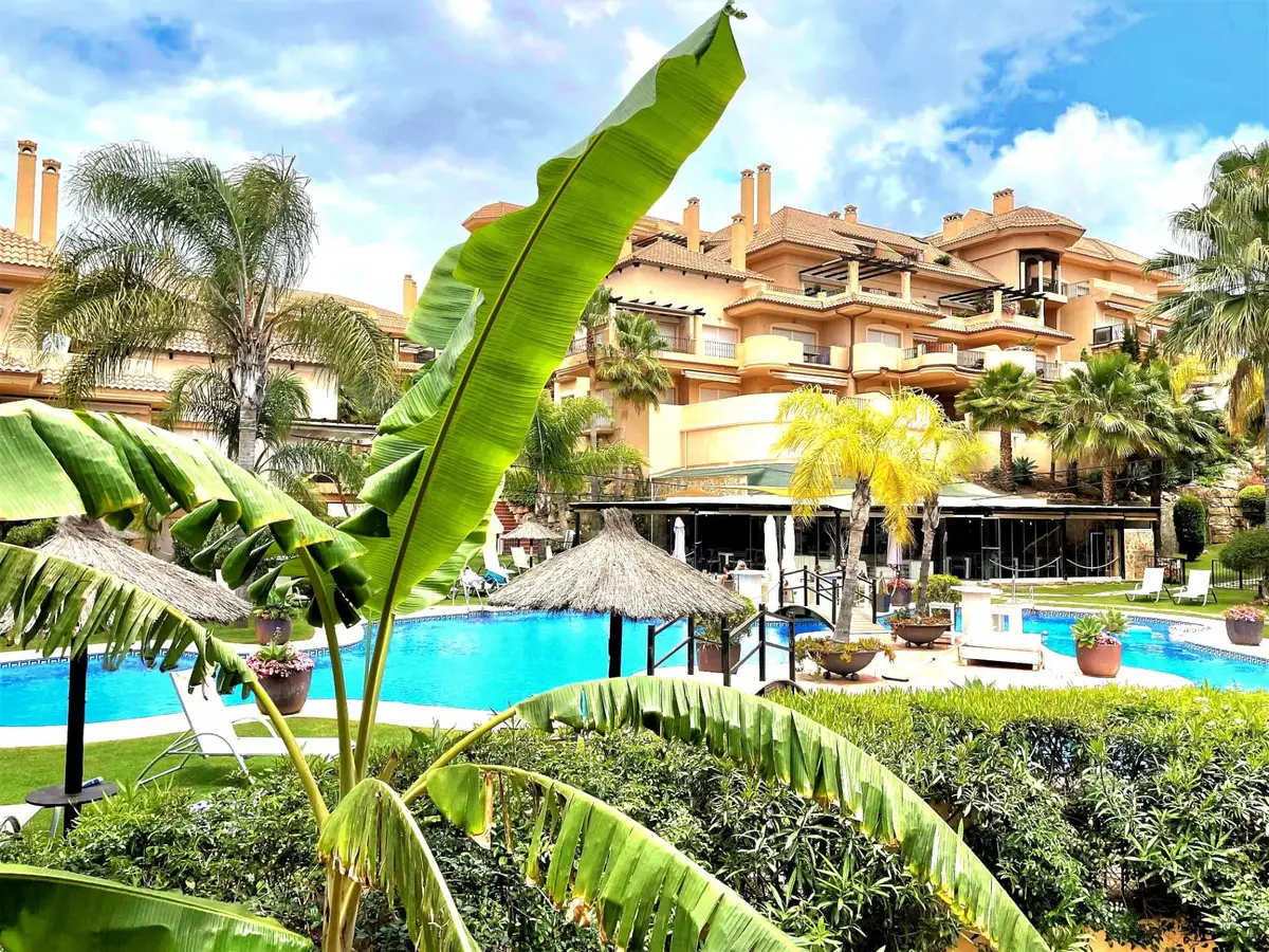 Middle Floor Apartment for sale in Nueva Andalucía — photo 1