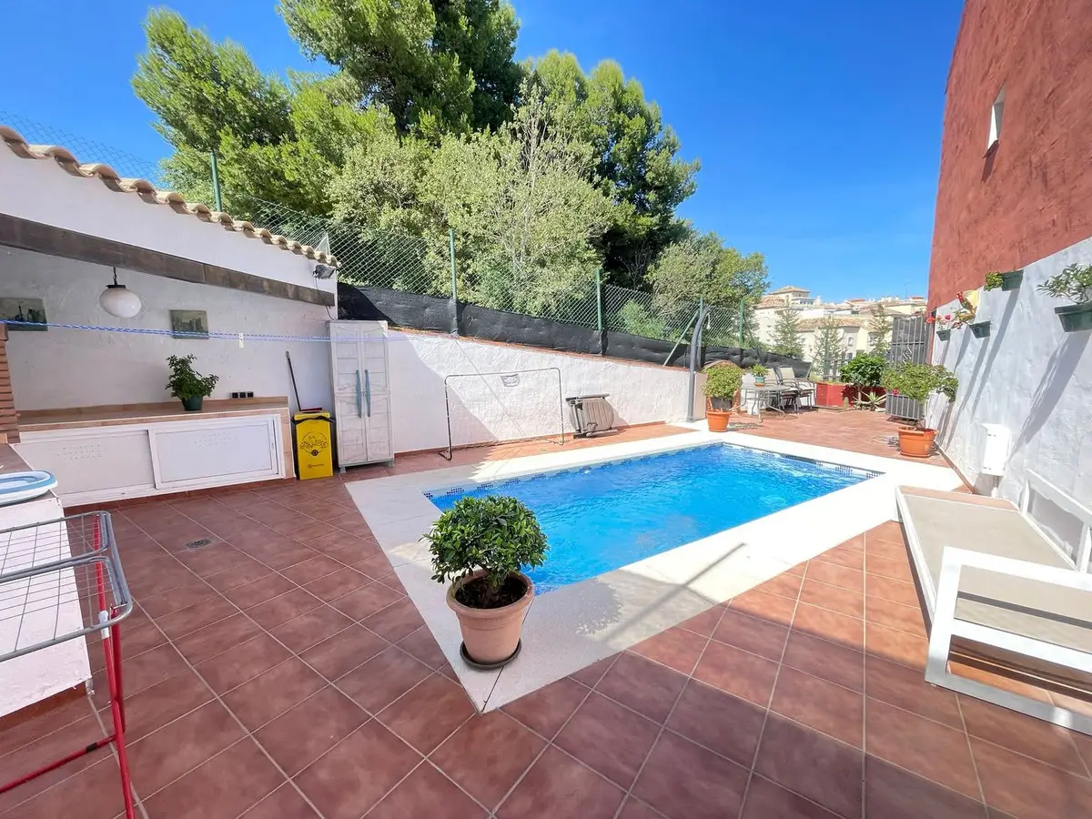 Townhouse for sale in Estepona — photo 1