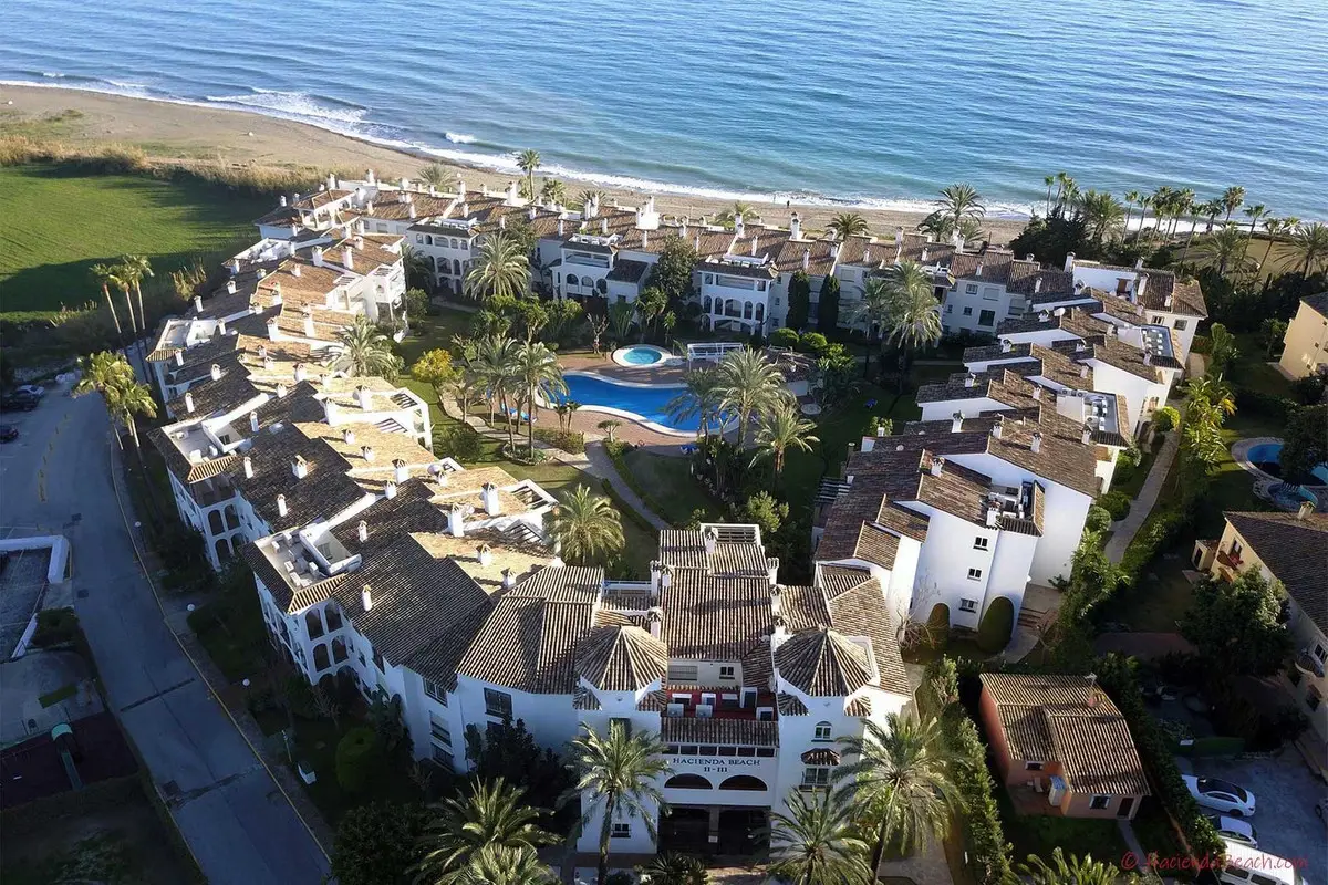 Middle Floor Apartment for sale in Estepona — photo 1
