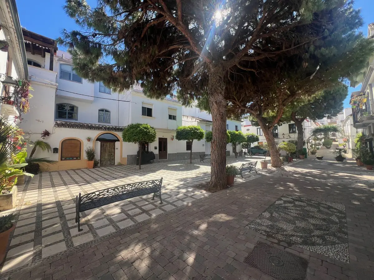 Semi-Detached House for sale in Estepona — photo 1