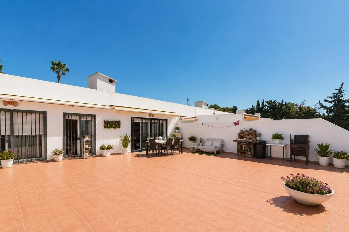 Middle Floor Apartment for sale in Marbella — photo 1