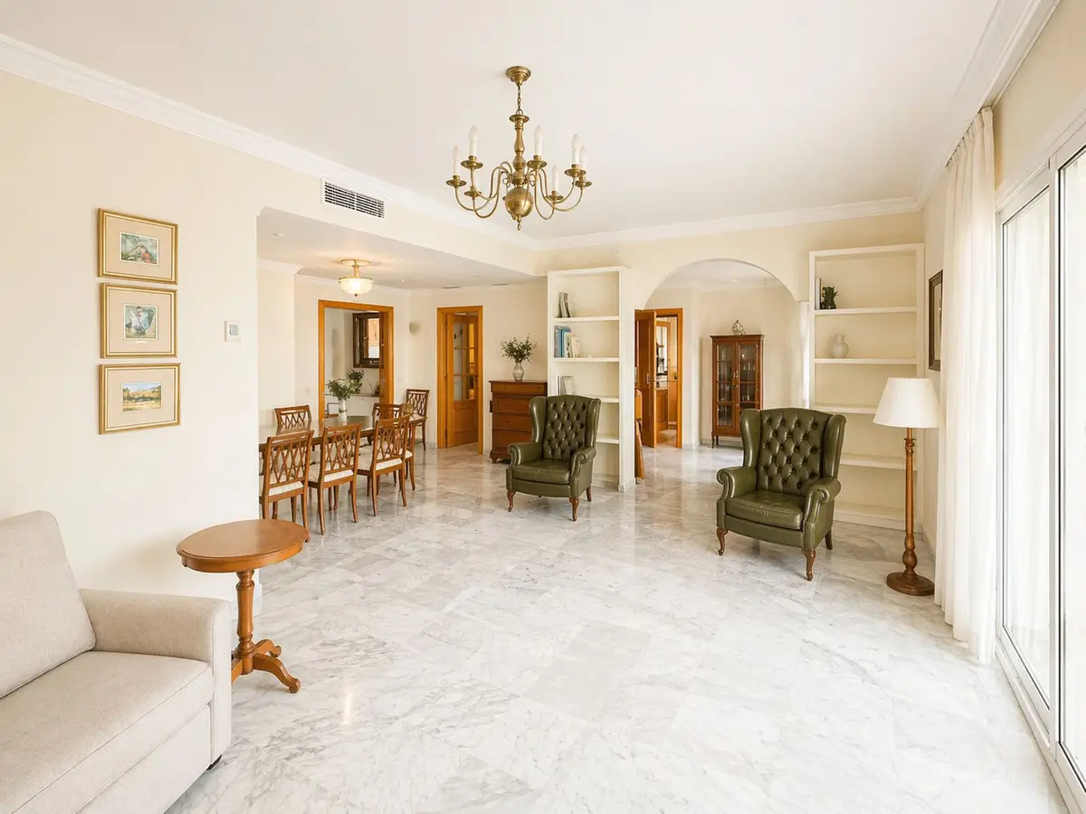 Middle Floor Apartment for sale in Marbella — photo 1