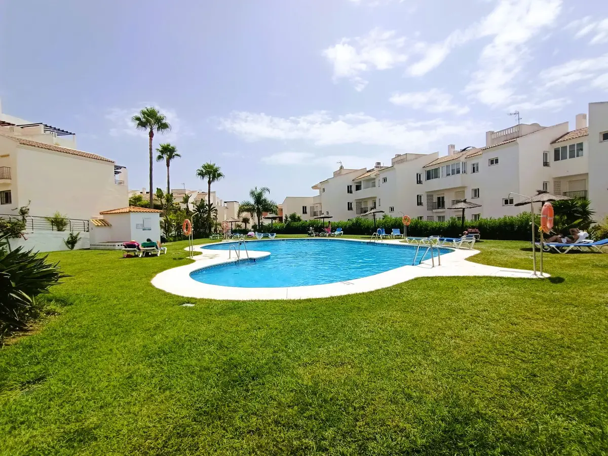 Ground Floor Apartment for sale in La Duquesa — photo 1