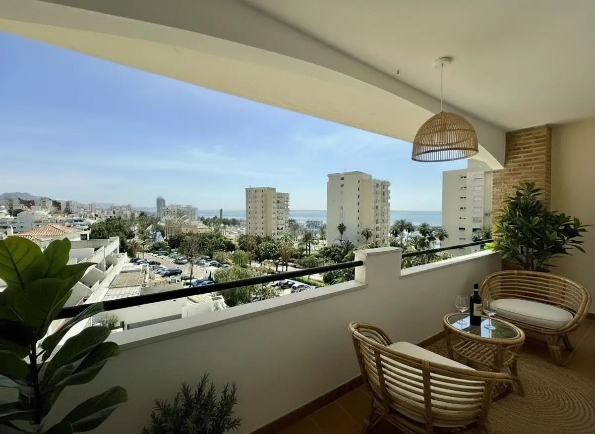 Middle Floor Apartment for sale in Estepona — photo 1