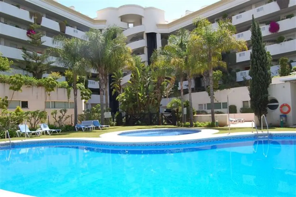 Middle Floor Apartment for sale in Puerto Banús — photo 1