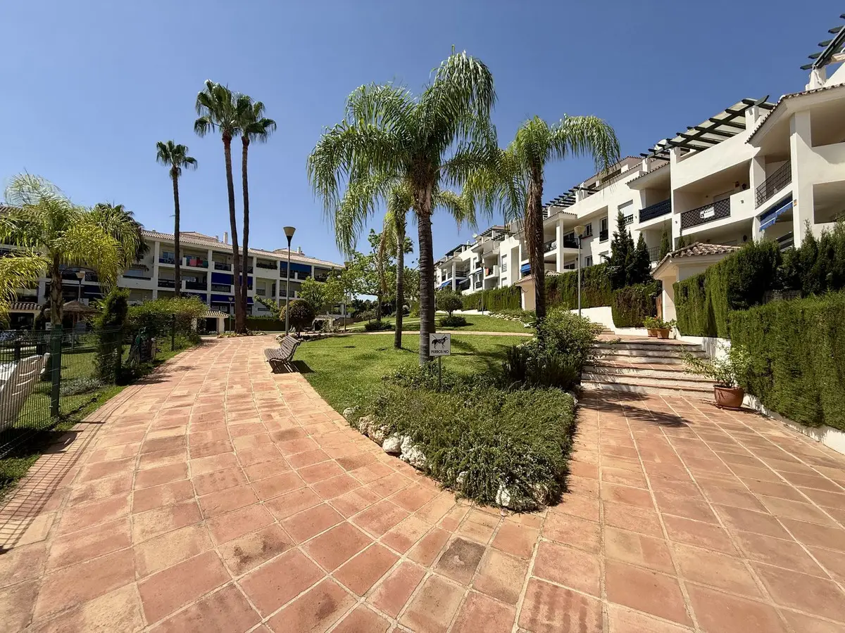 Middle Floor Apartment for sale in Nueva Andalucía — photo 1