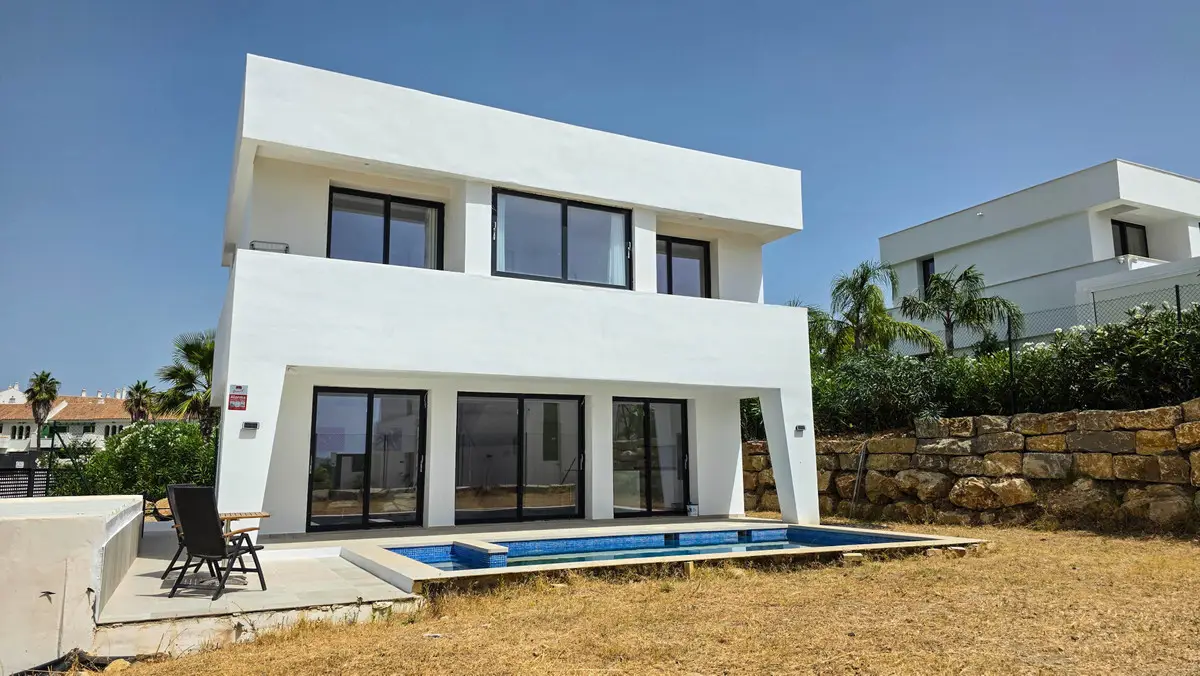 Detached Villa for sale in La Duquesa — photo 1