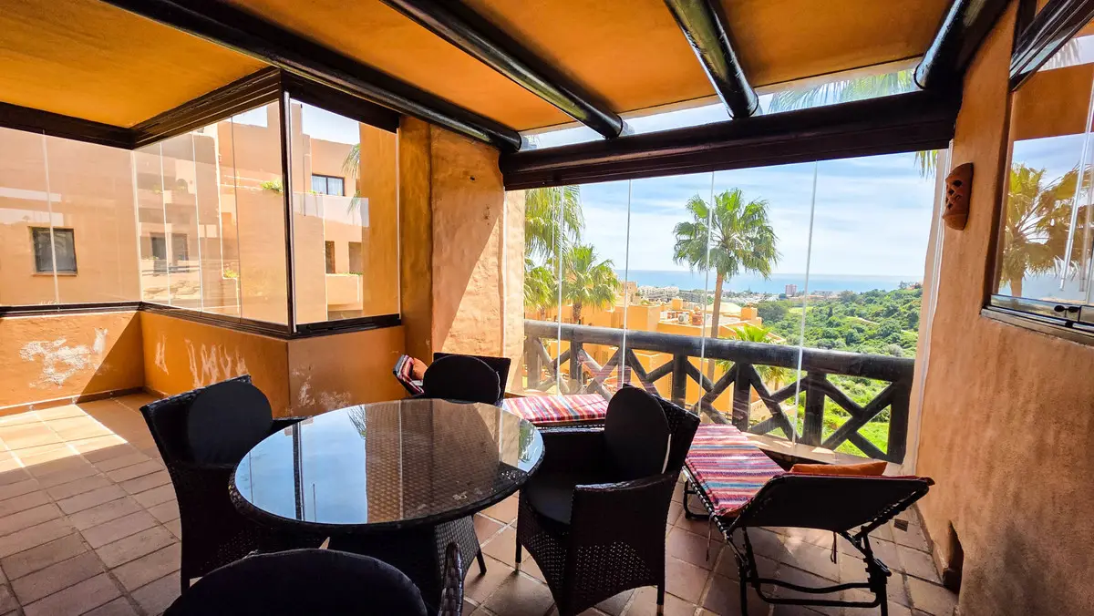 Middle Floor Apartment for sale in La Duquesa — photo 1
