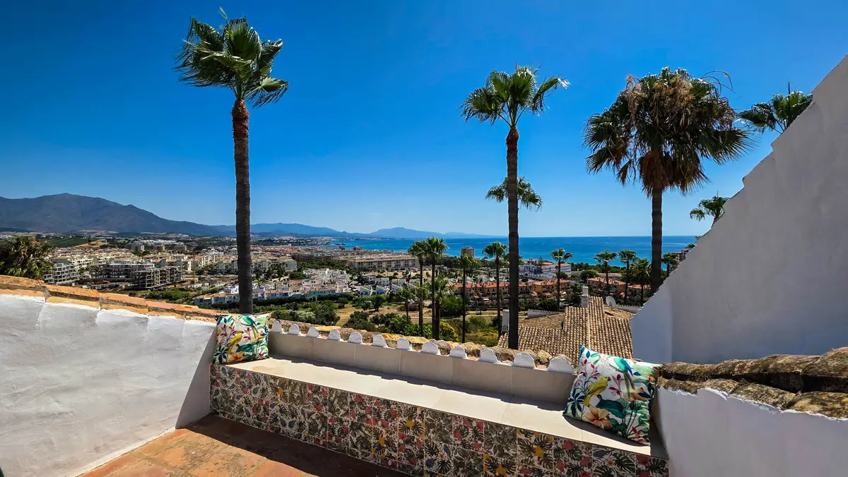 Townhouse for sale in La Duquesa — photo 1