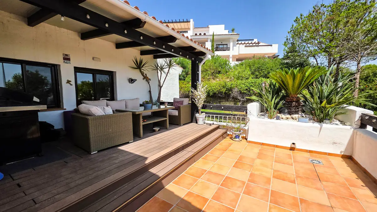 Middle Floor Apartment for sale in Casares — photo 1